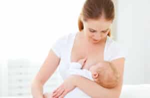 Mom-breastfeeding-baby